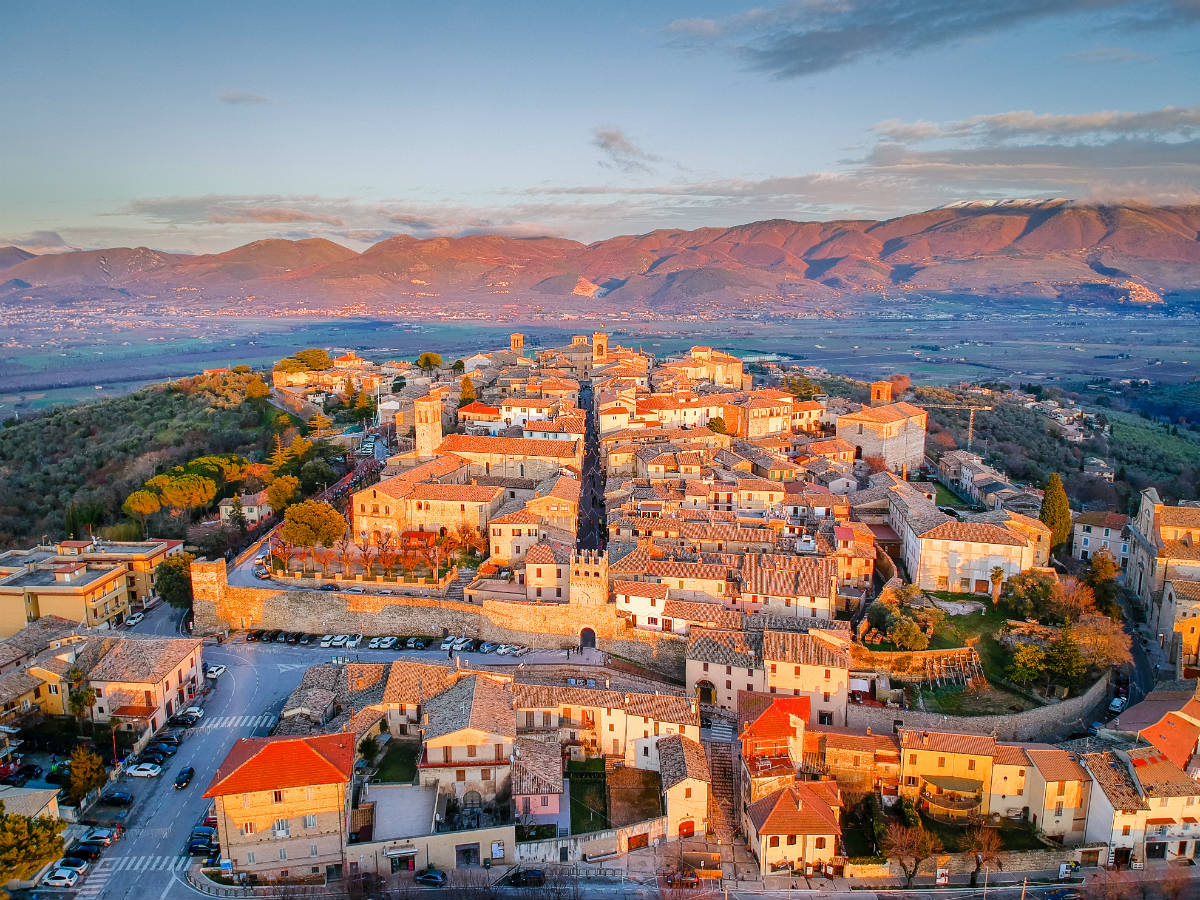 PICCOLI BORGHI NEL CUORE DELL'UMBRIA - Montefalco E Le Fonti Del ...